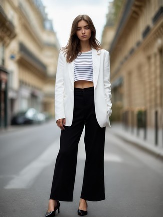 Какие пиджаки носить с бело-синим укороченным топом