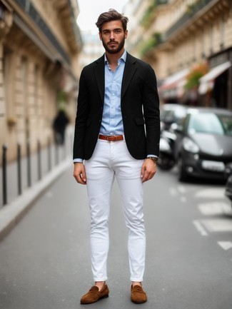 С чем носить бело-синие классические брюки мужчине