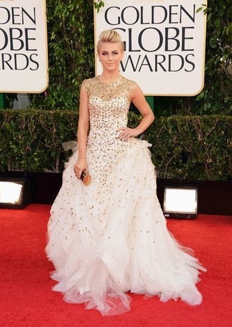 С чем носить бело-синее вечернее платье