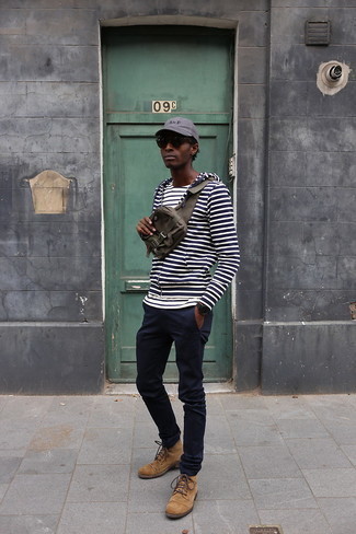 С чем носить бело-синий худи мужчине