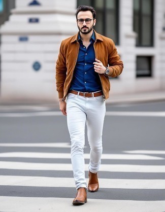 С чем носить бело-синие джинсы мужчине