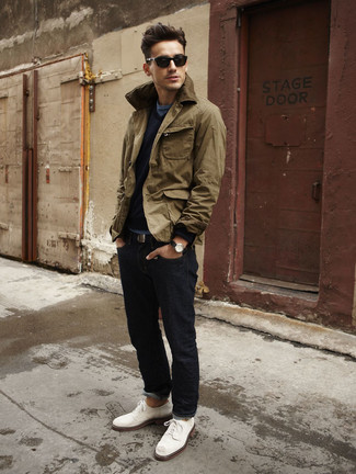 С чем носить бело-синие кожаные туфли дерби