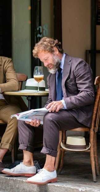 С чем носить бело-синие кожаные туфли дерби