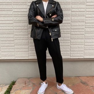 Какие косухи носить с бело-синими низкими кедами мужчине