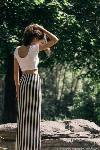 С чем носить бело-синюю длинную юбку