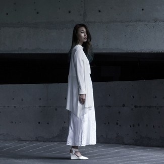 С чем носить бело-синюю длинную юбку