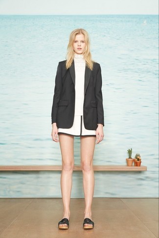 С чем носить бело-синюю мини-юбку