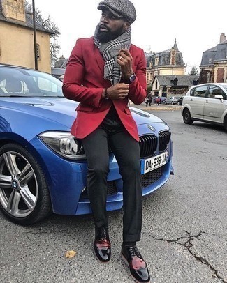 С чем носить бело-синий шарф мужчине