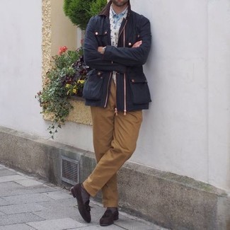 С чем носить бело-синий шарф мужчине