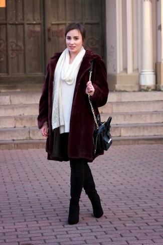 С чем носить бело-синий шарф женщине