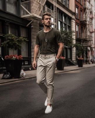 С чем носить бело-синие слипоны мужчине