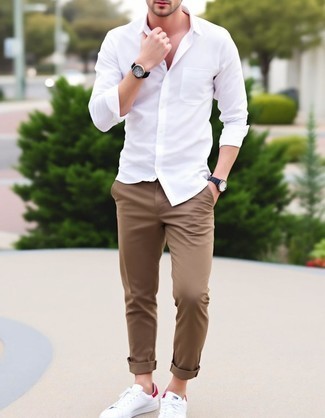 С чем носить бело-синие кеды мужчине