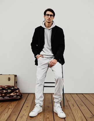 С чем носить бело-синие носки мужчине