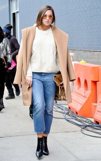 С чем носить бело-синий свитер женщине