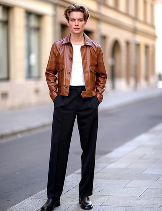 С чем носить бело-синюю майку мужчине