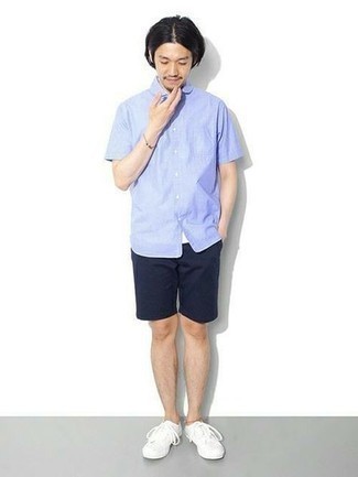 Какие шорты носить с бело-синей майкой мужчине