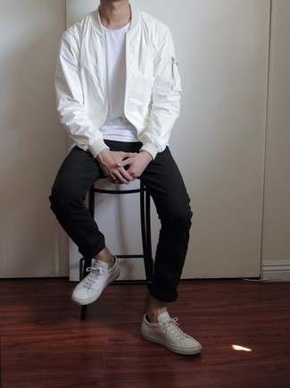 С чем носить бело-коричневый бомбер мужчине