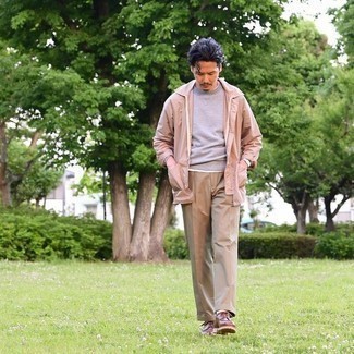 С чем носить бело-коричневый браслет мужчине