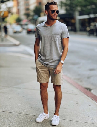 С чем носить бело-коричневые кеды мужчине