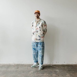 С чем носить бело-зеленые кроссовки мужчине