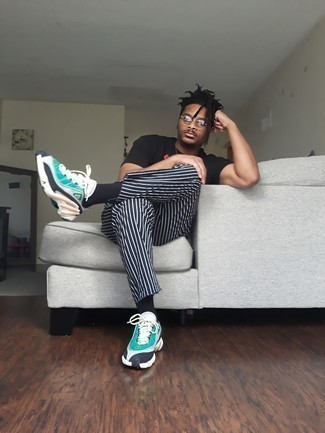 С чем носить бело-зеленые кроссовки мужчине