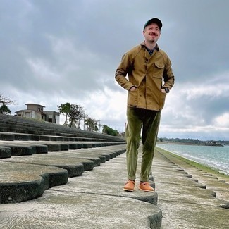 С чем носить бело-зеленую бейсболку мужчине