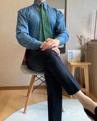 С чем носить бело-зеленый галстук с принтом мужчине