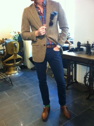 С чем носить бело-зеленые носки мужчине