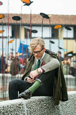 С чем носить бело-зеленые носки мужчине