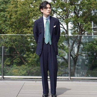 С чем носить бело-зеленый галстук мужчине