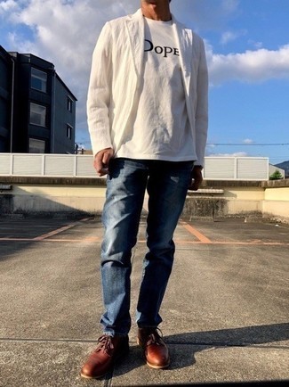 С чем носить бело-темно-синий пиджак мужчине