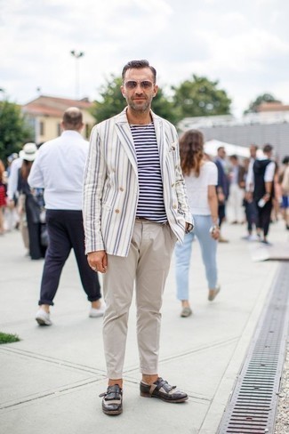 Какие лоферы носить с бело-темно-синим пиджаком мужчине