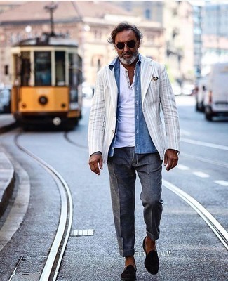 Какие лоферы носить с бело-темно-синим пиджаком мужчине