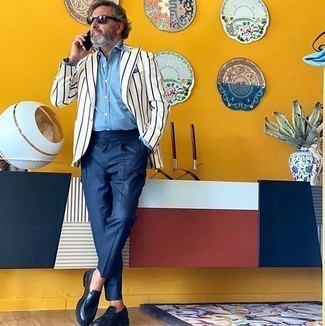 Какие лоферы носить с бело-темно-синим пиджаком мужчине