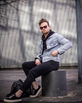 С чем носить бело-темно-синий браслет мужчине