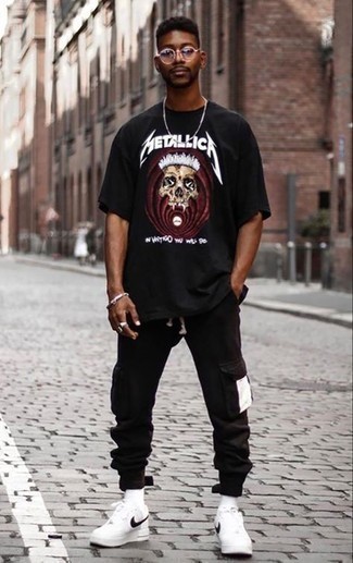 С чем носить бело-темно-синий браслет мужчине