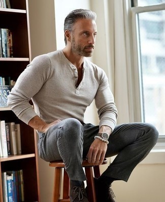 С чем носить бело-темно-синий браслет мужчине