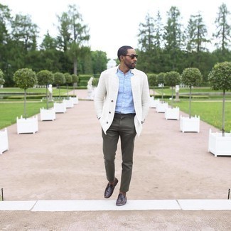 С чем носить бело-темно-синий кардиган мужчине