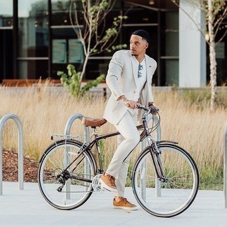 С чем носить бело-темно-синий костюм