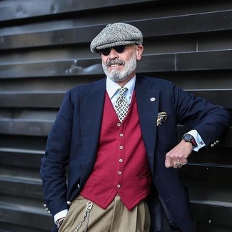 С чем носить бело-темно-синий галстук мужчине