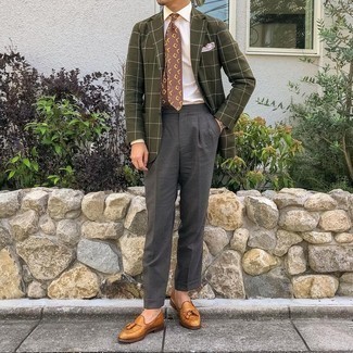 С чем носить бело-ярко-розовый нагрудный платок