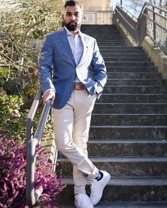 С чем носить бело-ярко-розовый нагрудный платок