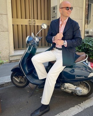 С чем носить бело-ярко-розовую рубашку мужчине