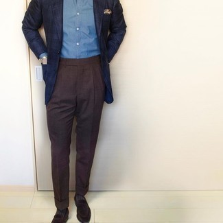 С чем носить бело-красно-синий нагрудный платок