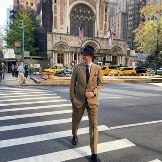 С чем носить бело-красно-синий нагрудный платок