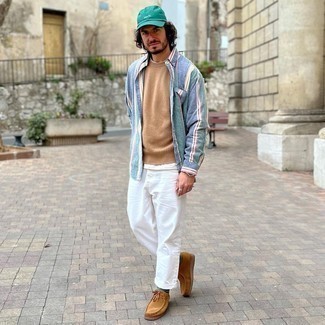 С чем носить бело-красно-синюю рубашку мужчине