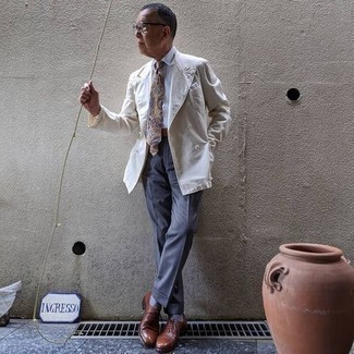 С чем носить бело-красно-синий галстук мужчине