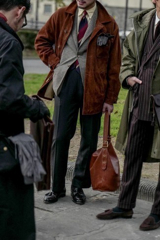 С чем носить бело-красно-синий галстук мужчине