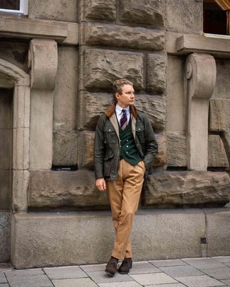 С чем носить бело-красно-синий галстук мужчине