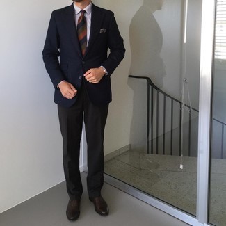 С чем носить бело-красно-синий галстук мужчине